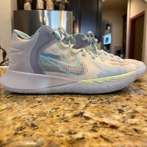 Nike Kyrie Flytrap Youth (White Blue Chill) Basketball shoes